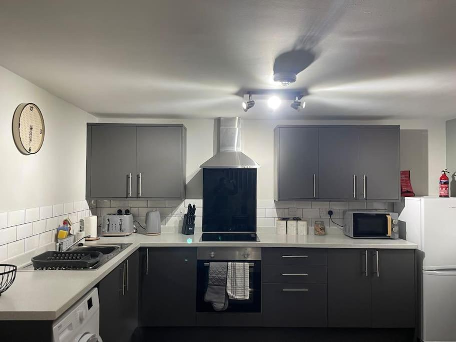 Cedar House - 2 Bed House With Free Parking In Town Centre! By Shortstays4U Кингс-Линн Экстерьер фото