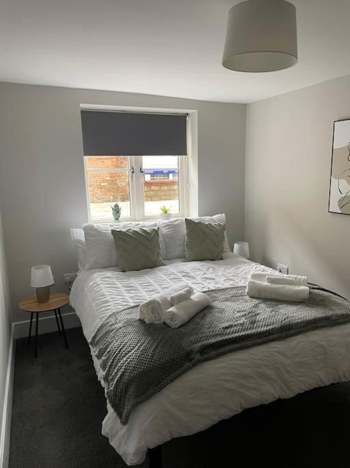 Cedar House - 2 Bed House With Free Parking In Town Centre! By Shortstays4U Кингс-Линн Экстерьер фото